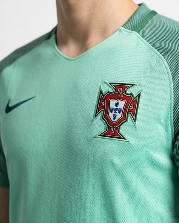 Camiseta Retro Portugal 2016 – Visitante Verde Menta (Campeones de Europa)
